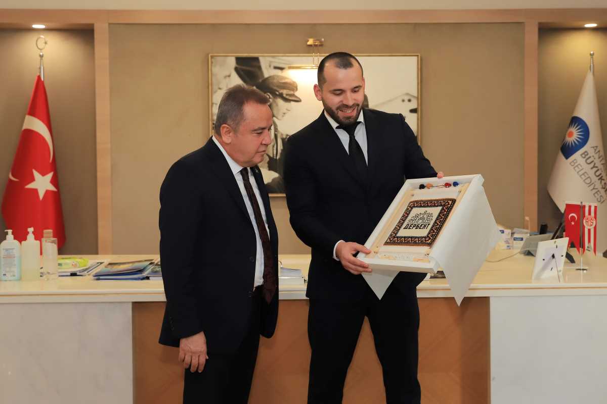Эмин Мерданов встретился с мэром города Антальи Мухиттином Беджеком