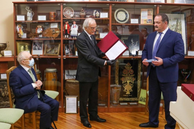 Полад Бюльбюль оглы вручил награды Мураду Кажлаеву и Магомедали Магомедову