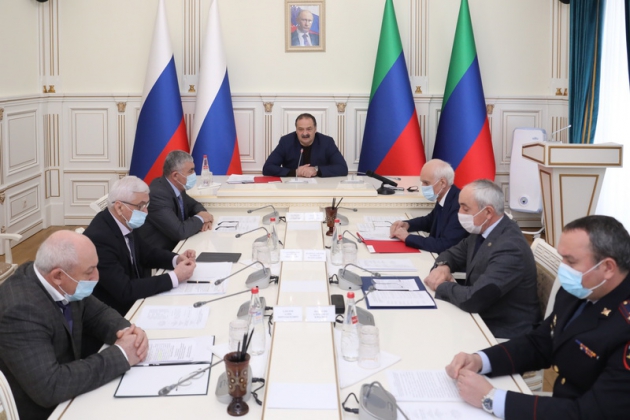 Обеспечение безопасности дорожного движения обсудили на заседании Правительственной комиссии РД