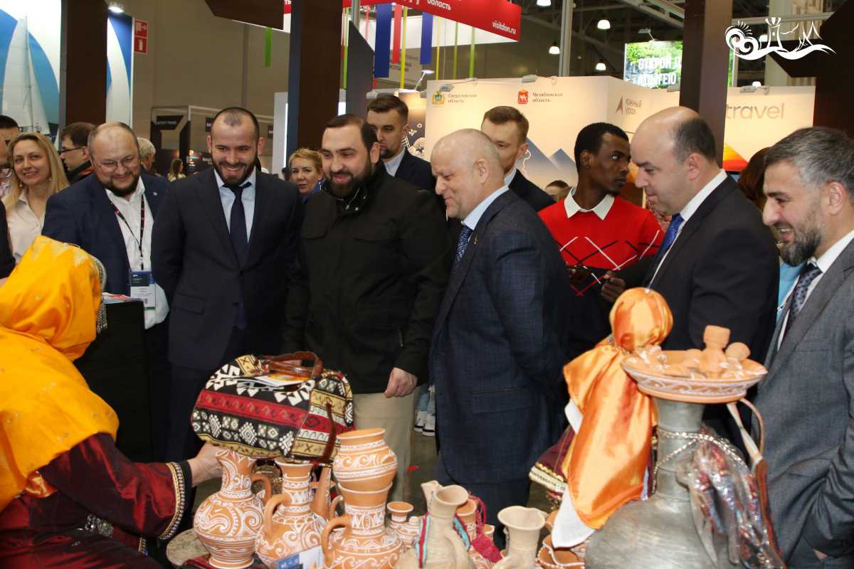 Депутаты Госдумы РФ и ректор РГУТиС посетили стенд Дагестана на туристической выставке МITT 2022