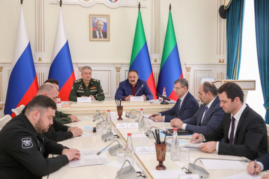 Сергей Меликов и Тимур Иванов обсудили ход строительства социальных объектов в Дагестане