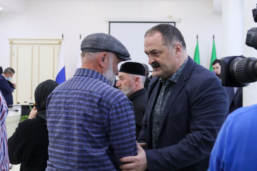 Сергей Меликов встретился с семьями дагестанских военнослужащих, погибших в специальной военной операции