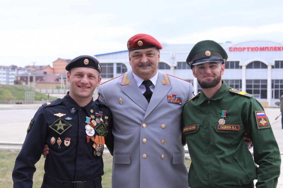 Сергей Меликов наградил дагестанцев-участников спецоперации в Украине