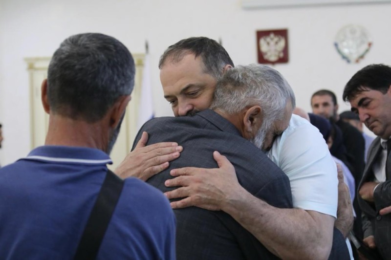 Глава Дагестана встретился с семьями погибших в Украине военнослужащих