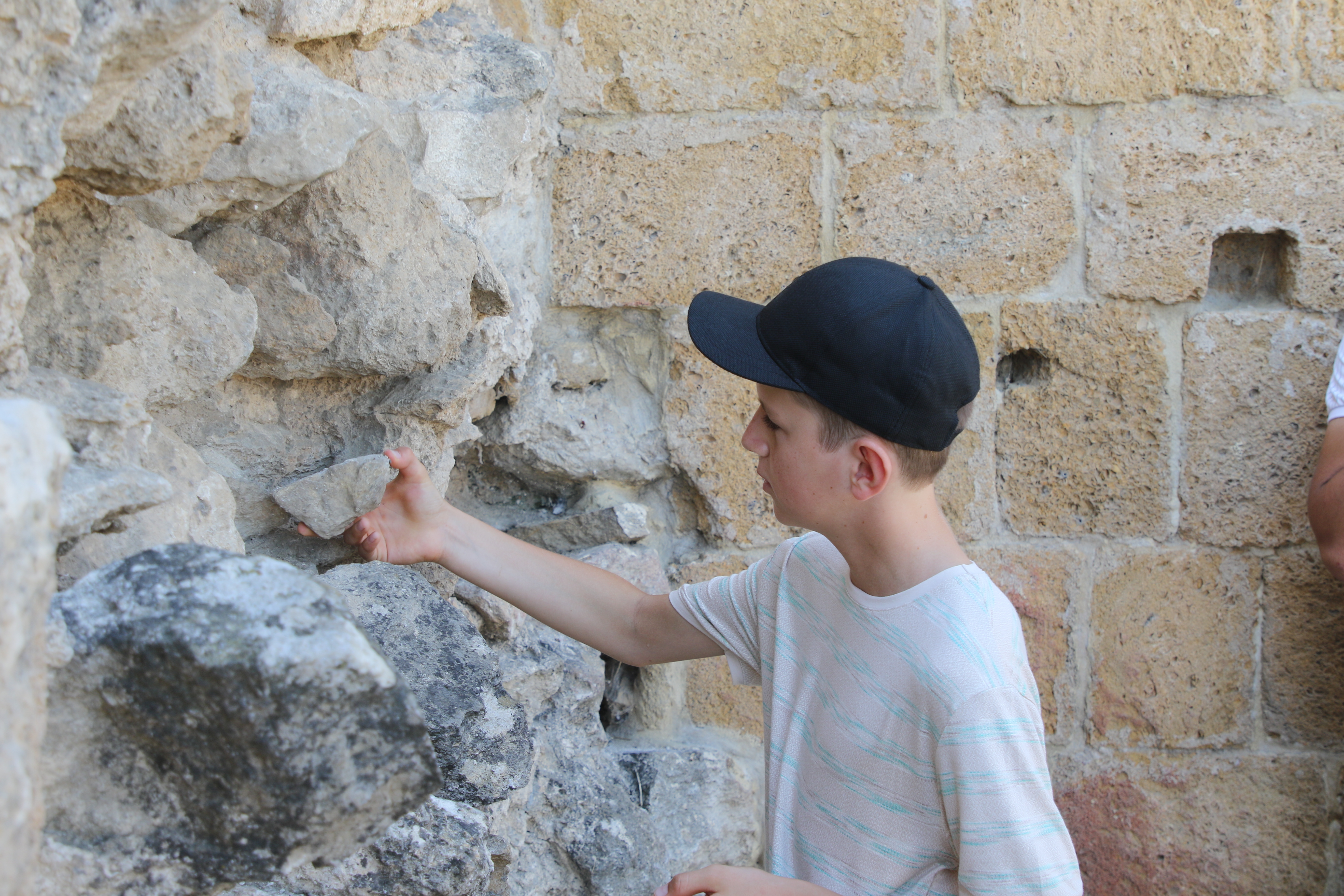 Глава Дагестана исполнил мечту школьника из Ботлихского района