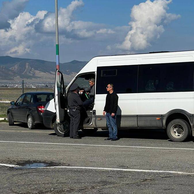 В Махачкале проверили водителей транспортных средств, перевозящих туристов