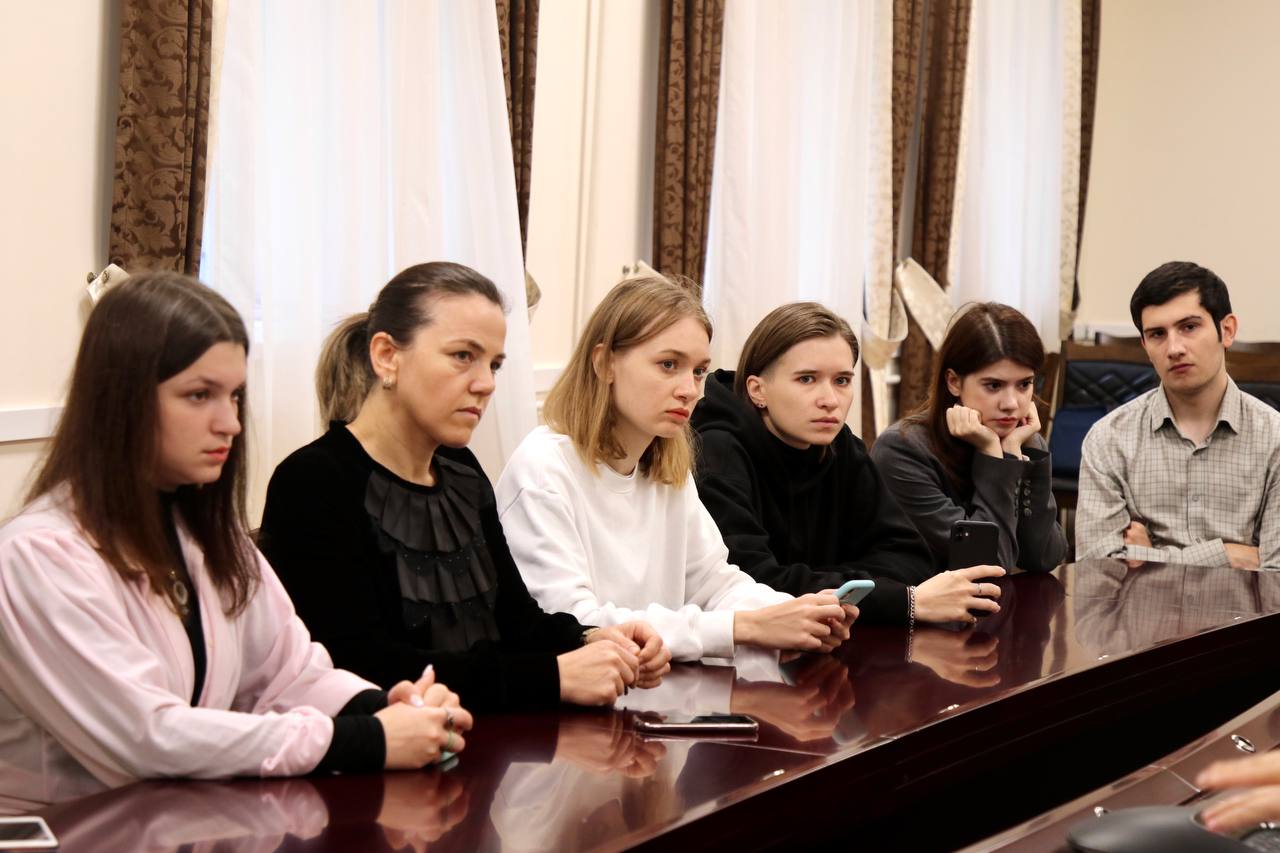 В Минтуризма РД состоялась встреча с участниками проекта «Открываем Россию заново»