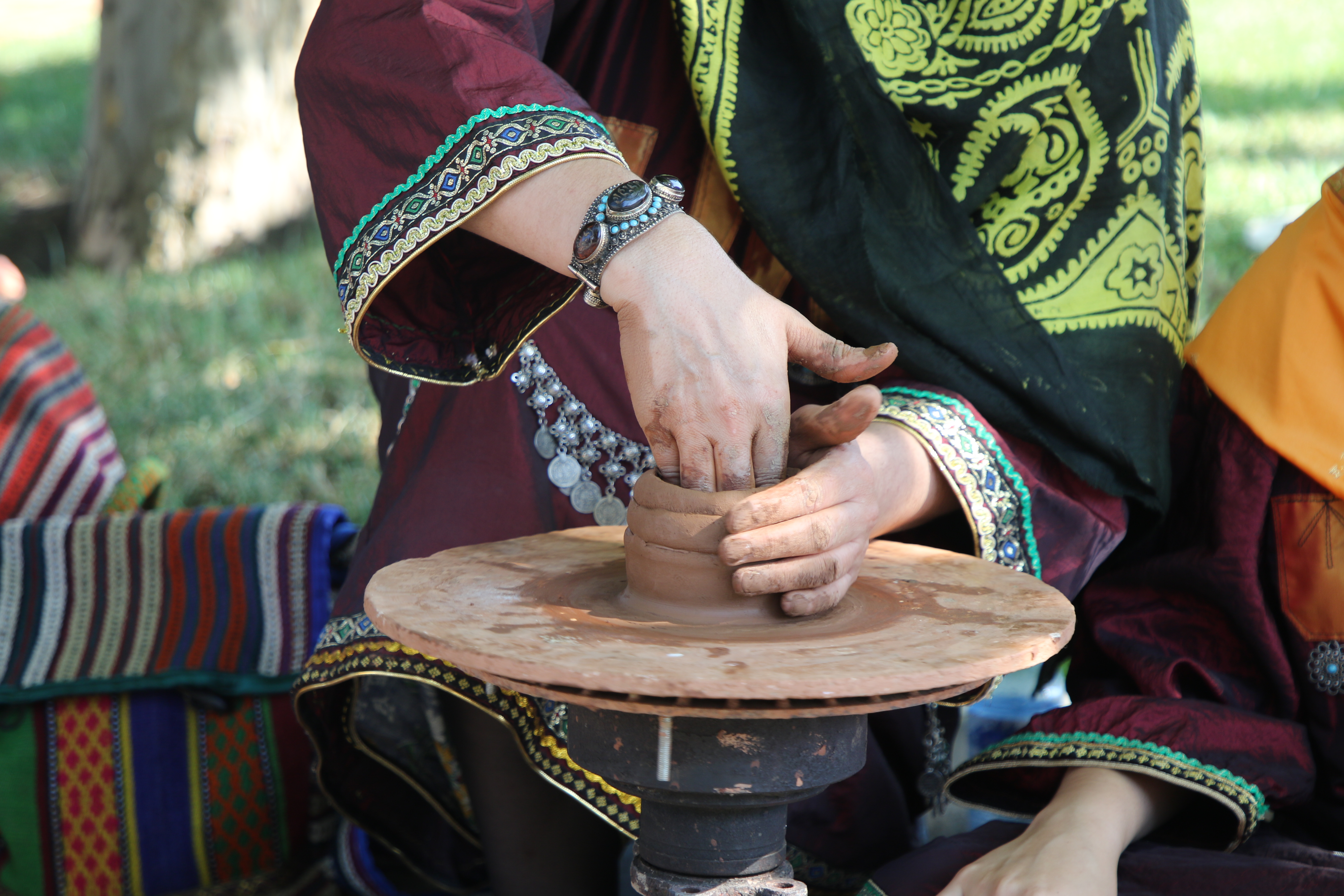 15 производителей народных промыслов получили субсидии Минтуризма РД