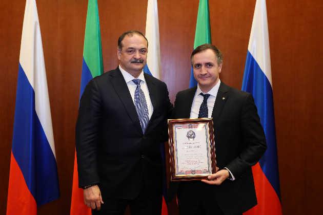 Сергей Меликов вручил дипломы победителям конкурса грантов Главы РД