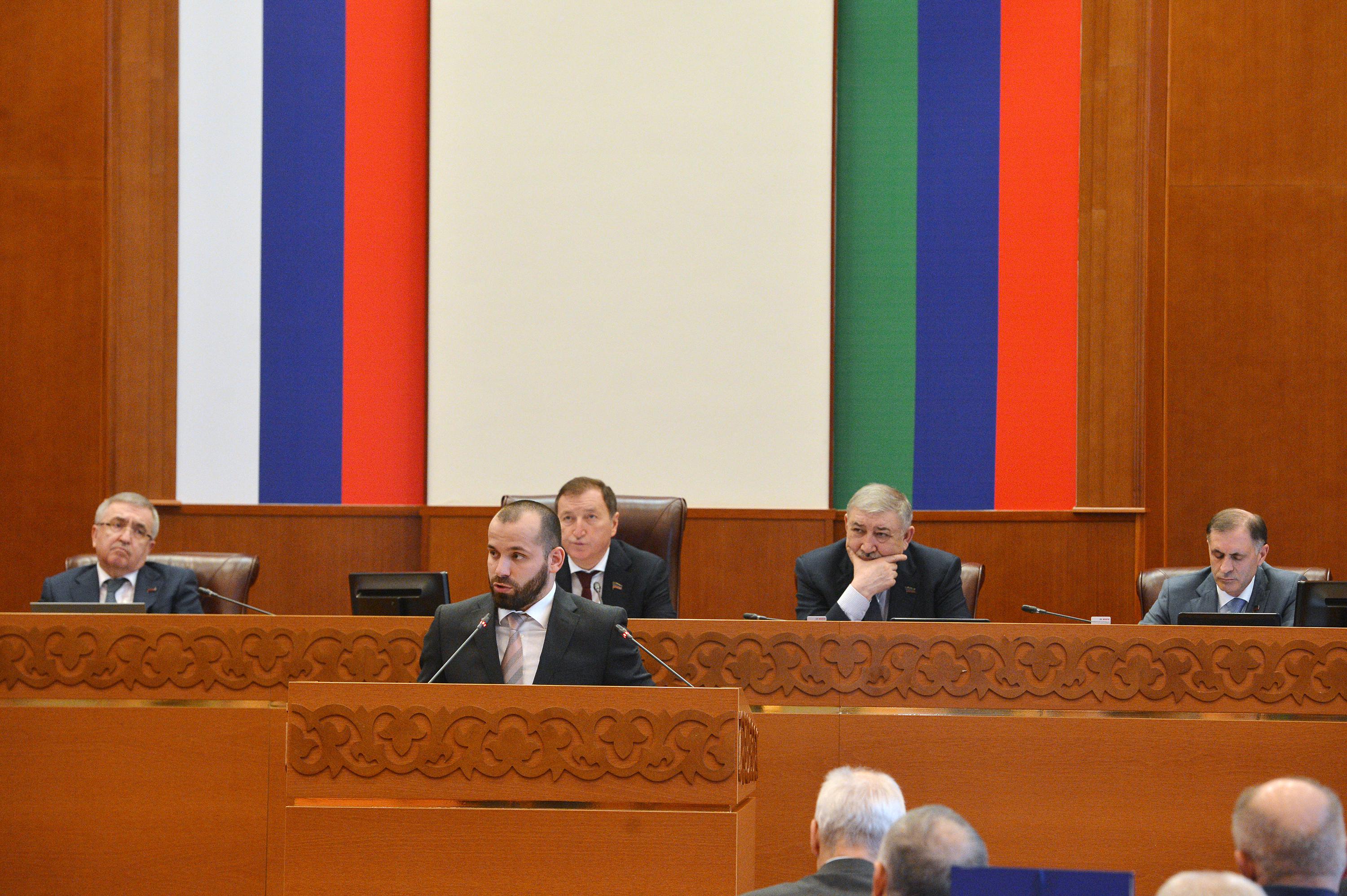 Эмин Мерданов выступил на сессии Народного Собрания РД