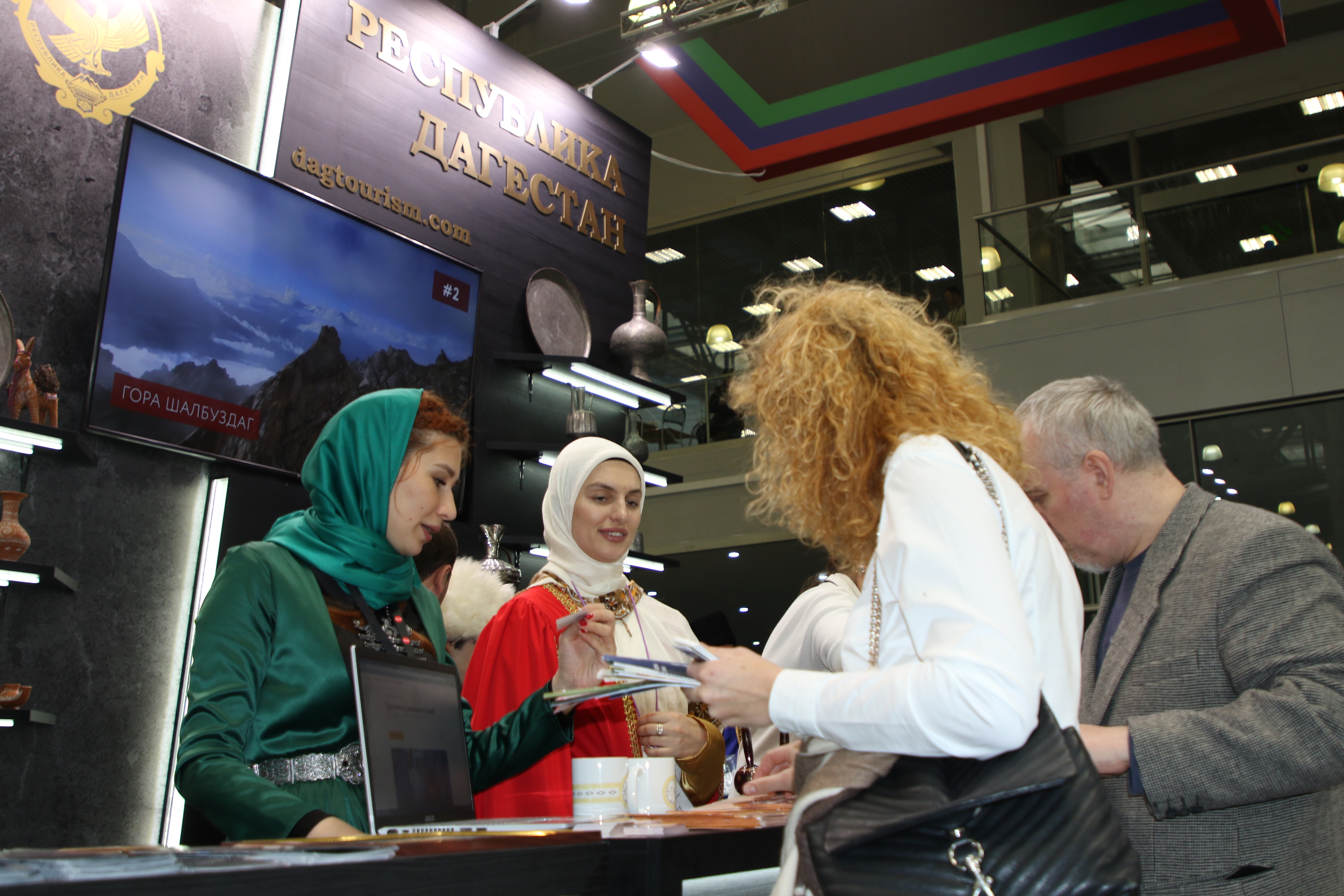 Владимир Путин поручил освободить туроператоров от НДС на поездки по России