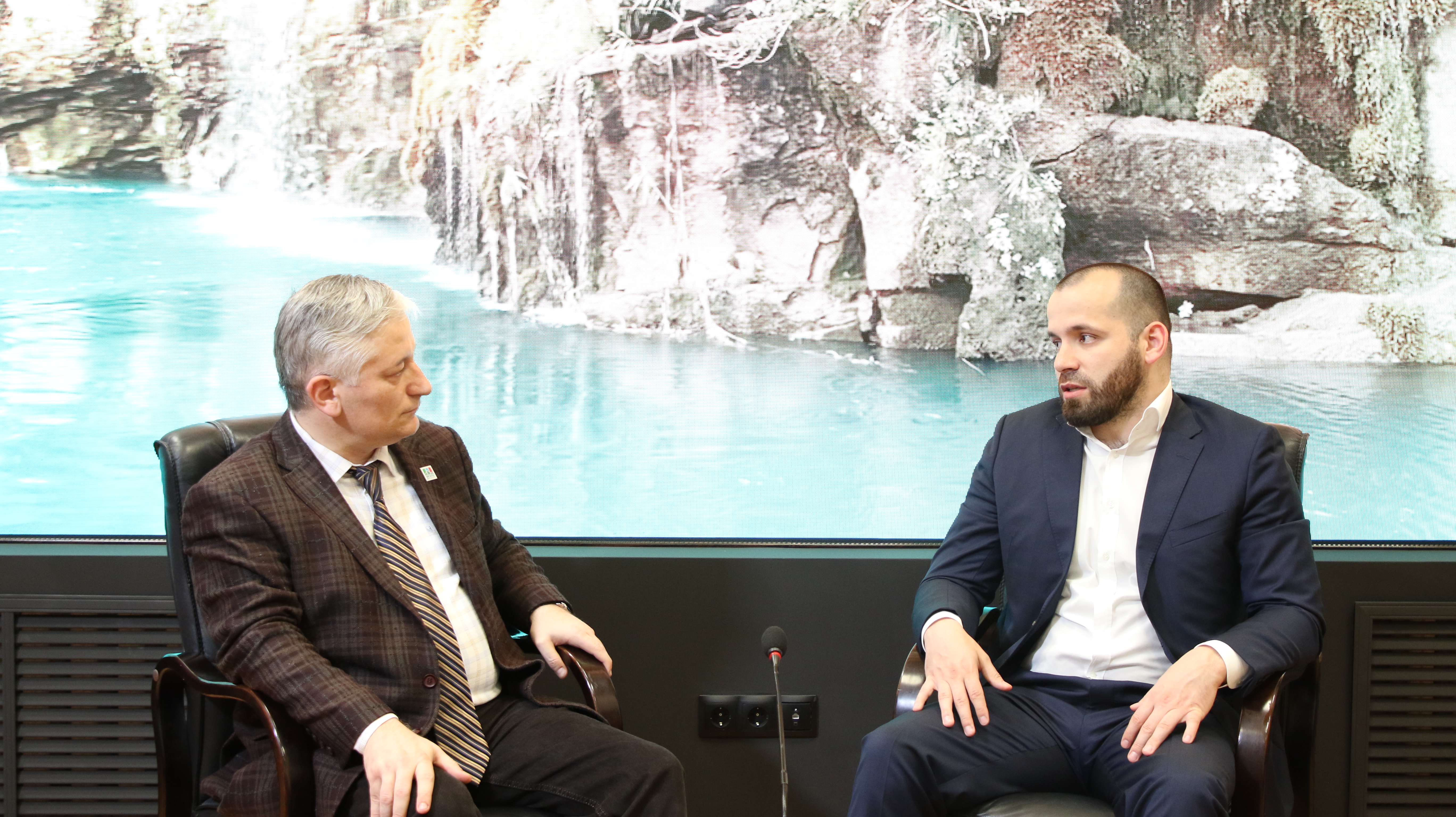 Эмин Мерданов ответил на вопросы журналистов