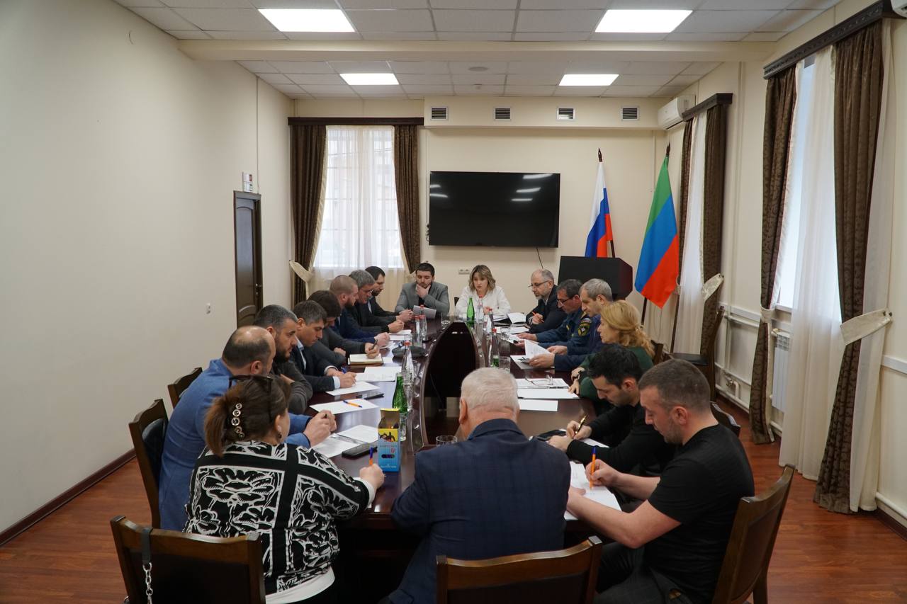 Подготовку к пляжному сезону и классификацию пляжных территорий обсудили в Минтуризма Дагестана