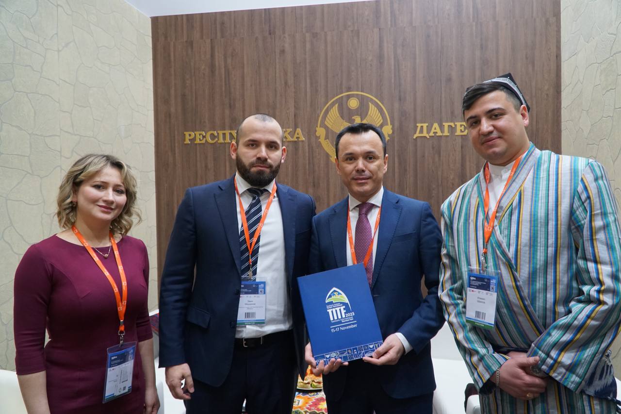 Министр по туризму и НХП РД Эмин Мерданов встретился с заместителем директора ГУП «Национальный PR-Центр» Министерства культуры и туризма Республики Узбекистан Баходиром Шакировым.