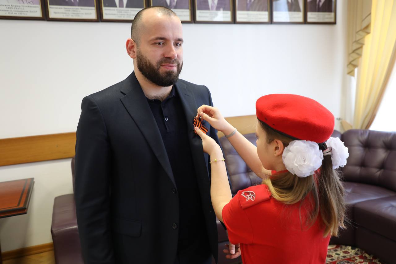 Эмин Мерданов принял участие в акции «Георгиевская ленточка»