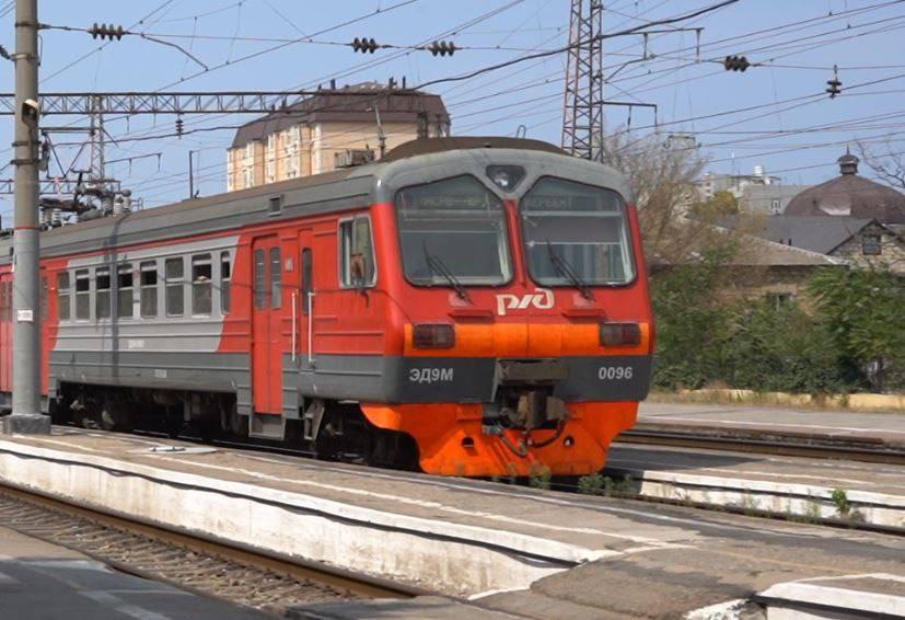 Дополнительные электрички будут запущены по маршруту Дербент-Махачкала и обратно с 1 мая и будут курсировать до 31 августа.