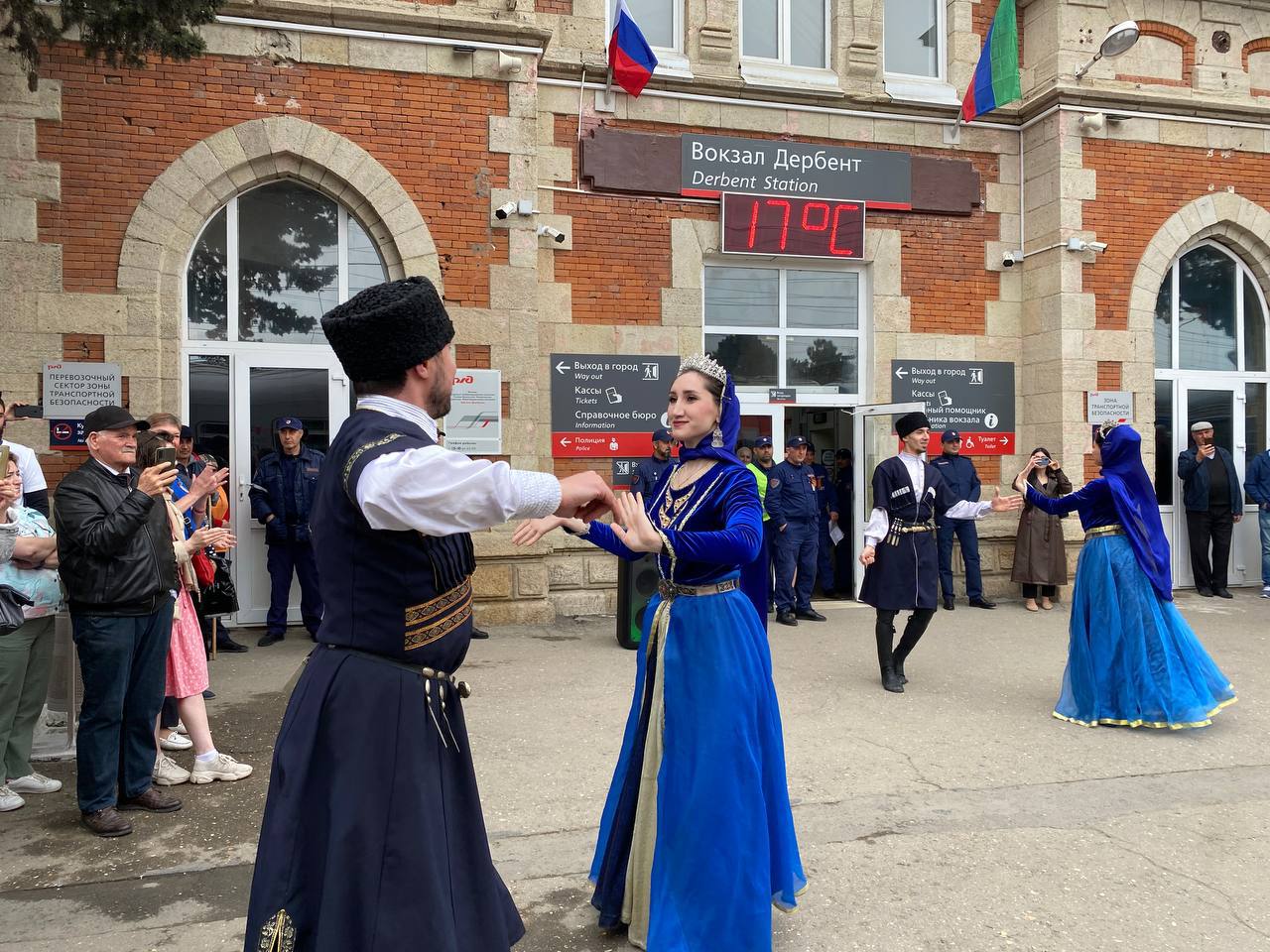 В Дербент прибыл туристический поезд «Жемчужина Кавказа»