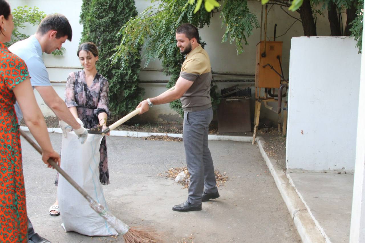 Работники Минтуризма РД приняли участие в республиканском субботнике