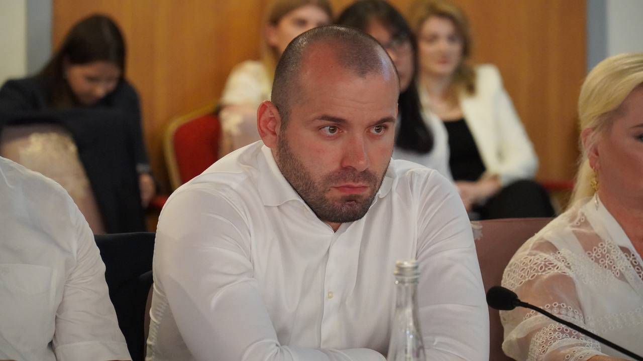 Эмин Мерданов выступил на выездном совещании комитета Госдумы по молодежной политике