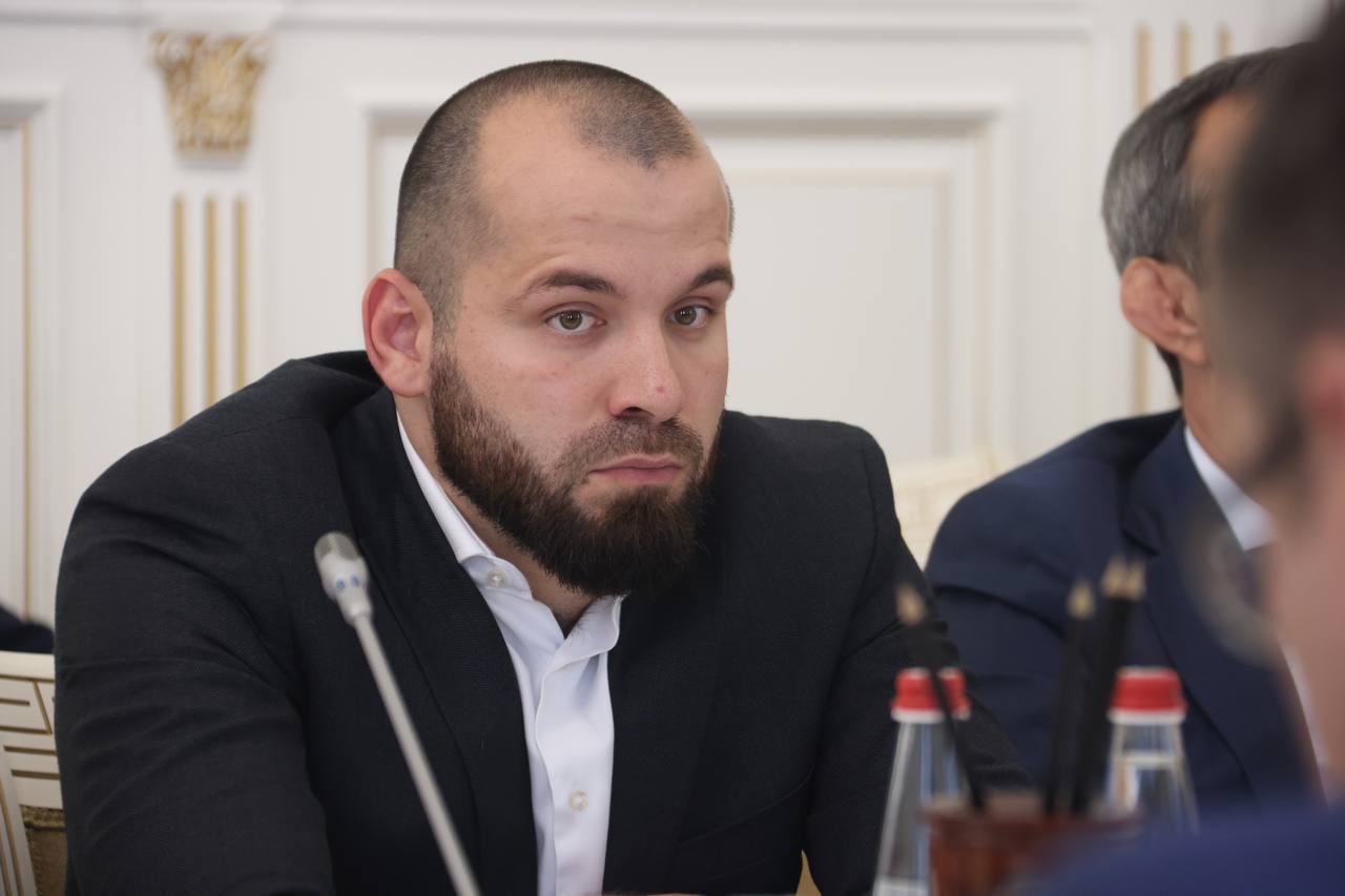 Эмин Мерданов на совещании по проекту развития туристско-рекреационной особой экономической зоны на территории Дербентского района представил концепцию создания Всероссийского Детского центра.