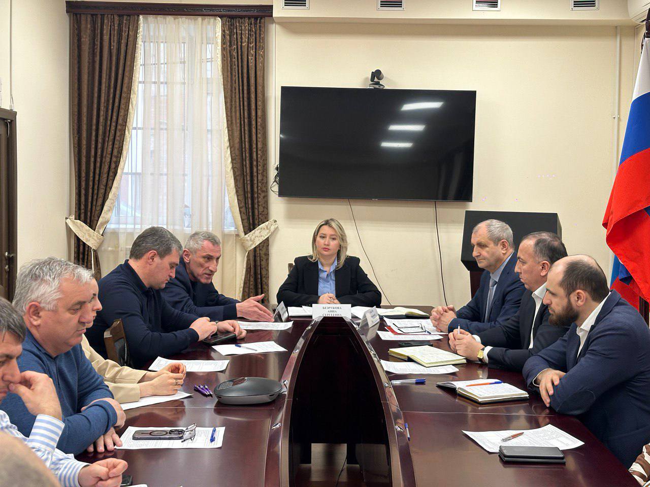 Подготовку к пляжному сезону 2024 года обсудили в Минтуризме РД