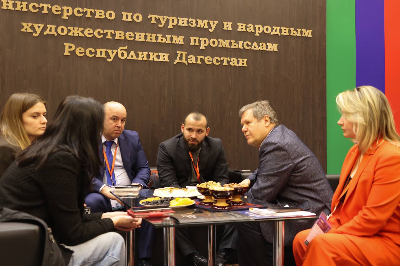 Министр по туризму и НХП РД Эмин Мерданов встретился с Александром Сирченко.