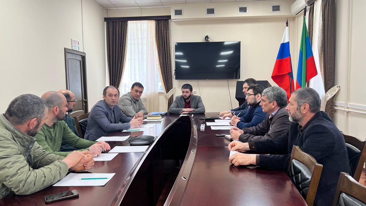 В Минтуризме РД обсудили вопросы обеспечения законности прогулок на водном транспорте