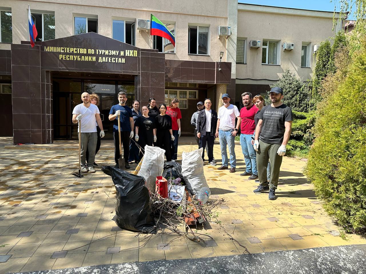 Коллектив Минтуризма РД присоединился к общереспубликанскому субботнику