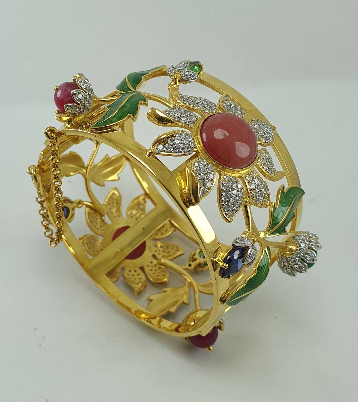 Дагестан представлен на Международном фестивале золотошвейного и ювелирного искусства в Узбекистане