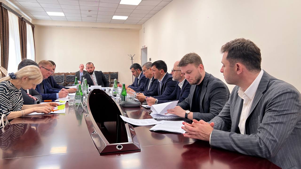 Прямо сейчас в Министерстве по туризму и НХП РД проходит заседание Правительственной комиссии Республики Дагестан по рассмотрению заявок от потенциальных резидентов на заключение соглашений об осуществлении деятельности в особой экономической зоне тури...