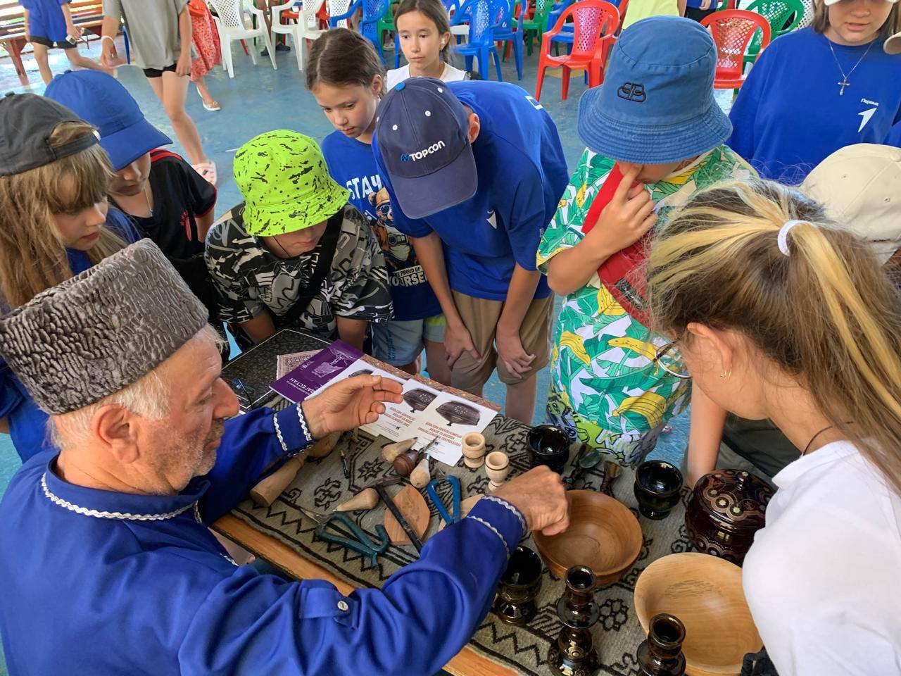 Дети из Белгородской и Запорожской областей освоили секреты народных художественных промыслов Дагестана