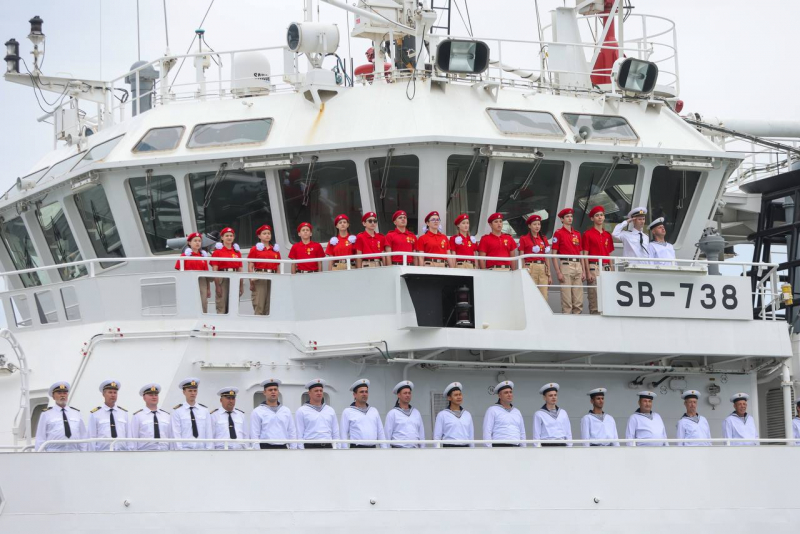 Сегодня в Каспийске прошли праздничные мероприятия ко Дню Военно-морского флота России. Участие в них принял глава Дагестана Сергей Меликов