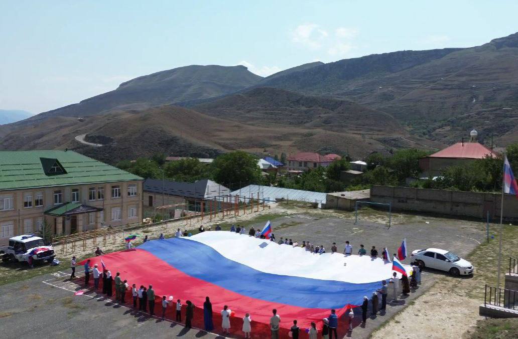 В Дагестане прошел первый патриотический поход, приуроченный к 25-летию разгрома бандформирований