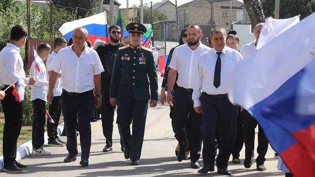 Эмин Мерданов поздравил школьников Дербентского района с Днем знаний