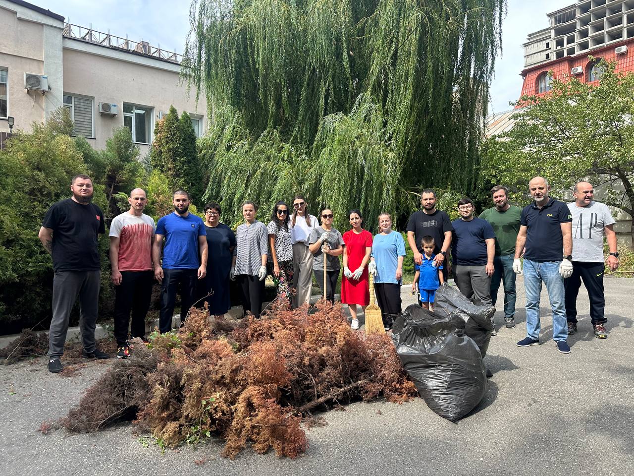 Коллектив Минтуризма РД на субботнике!