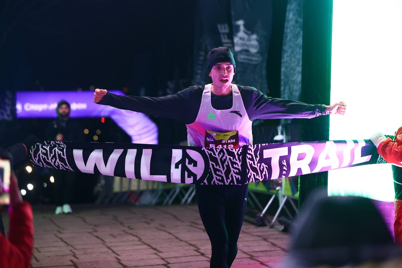 Более 2000 бегунов приняли участие в ночном забеге "Огни Дербента"