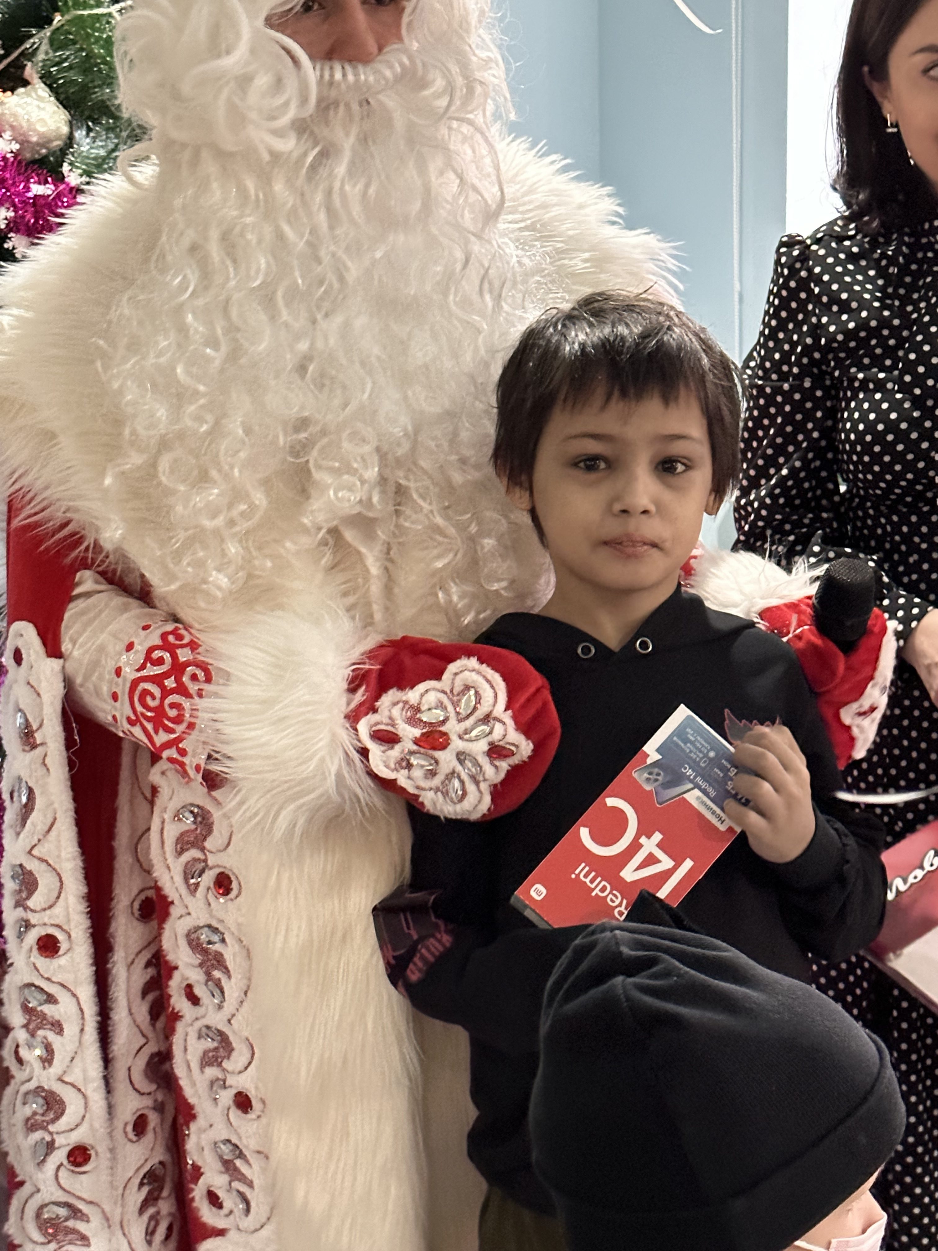 Руководство Минтуризма РД в преддверии Нового года навестили онкобольных детей