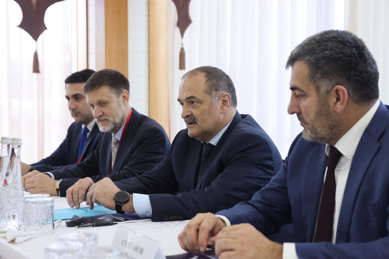 Сергей Меликов провёл двустороннюю встречу с послом Казахстана в России Дауреном Абаевым.