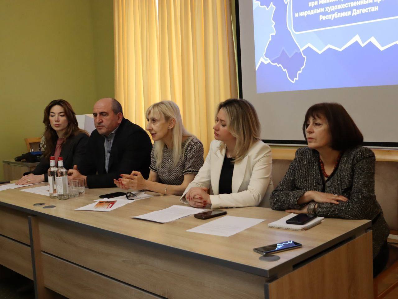 Результаты опроса общественного мнения по развитию туризма обсудили в Общественном совете при Минтуризме РД