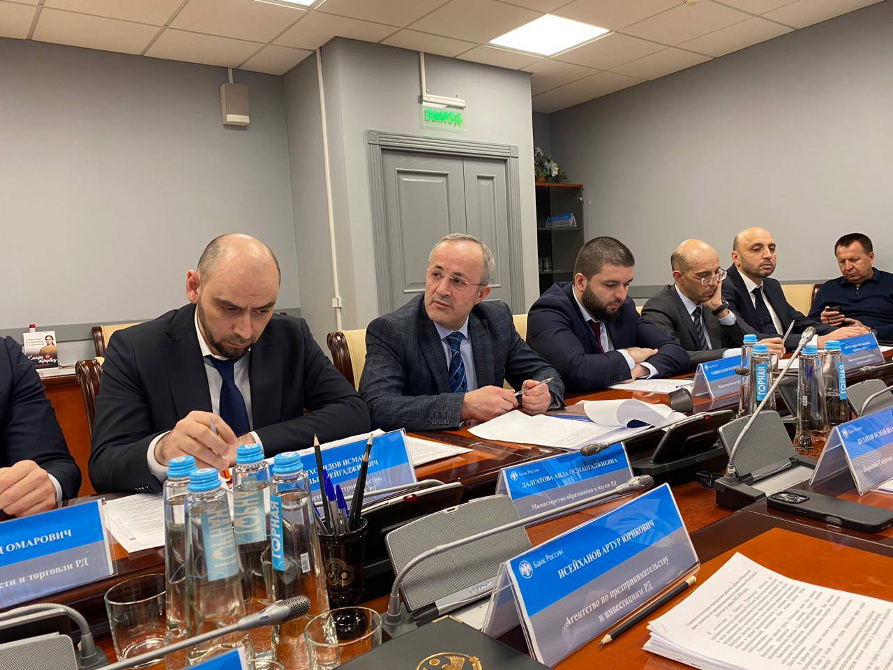 Магомед Габибуллаев принял участие в совещании по развитию безналичной оплаты в Национальном Банке РД