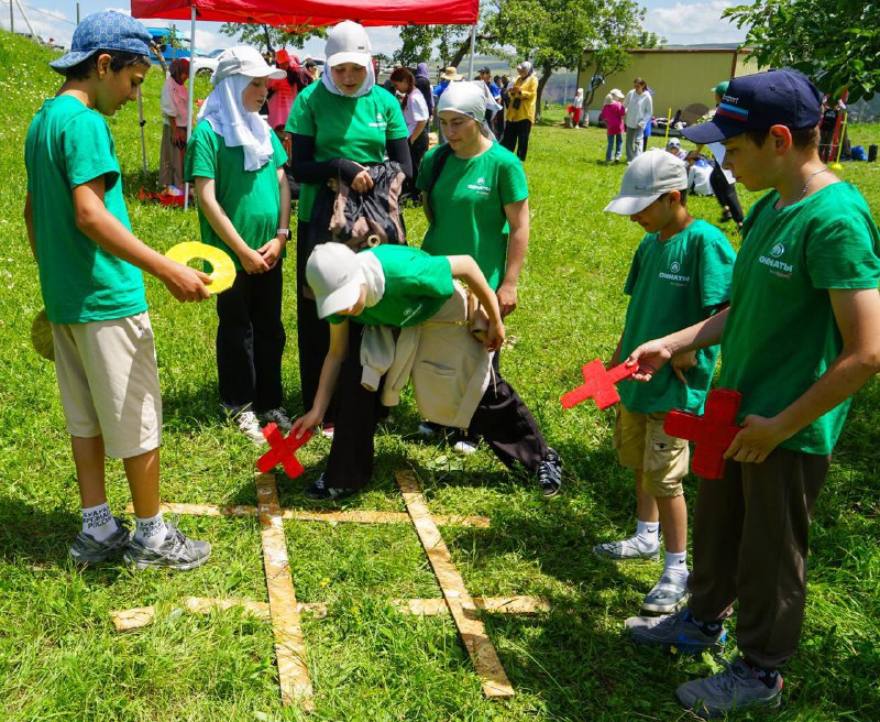 В Хунзахском районе прошёл пеший семейный поход, приуроченный ко Дню семьи, любви и верности