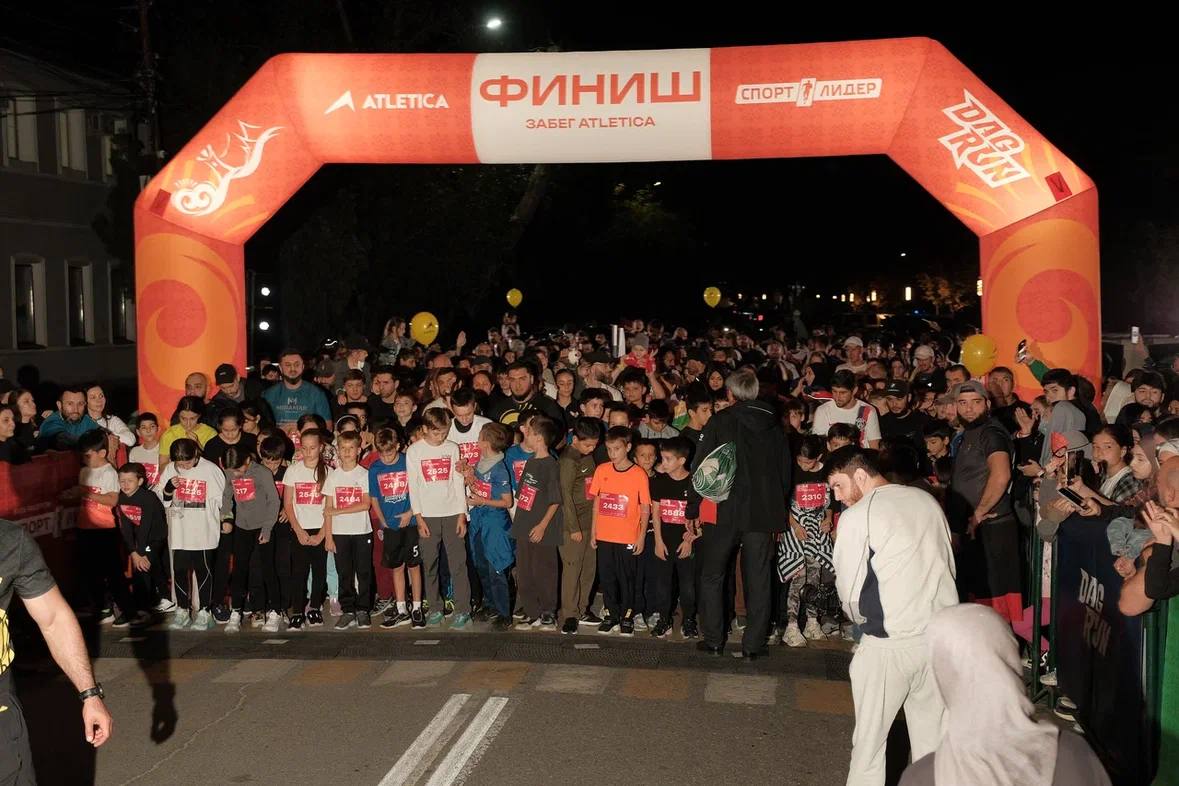 Более 3 000 бегунов приняли участие в ночном забеге «Атлетика 2025» в Махачкале