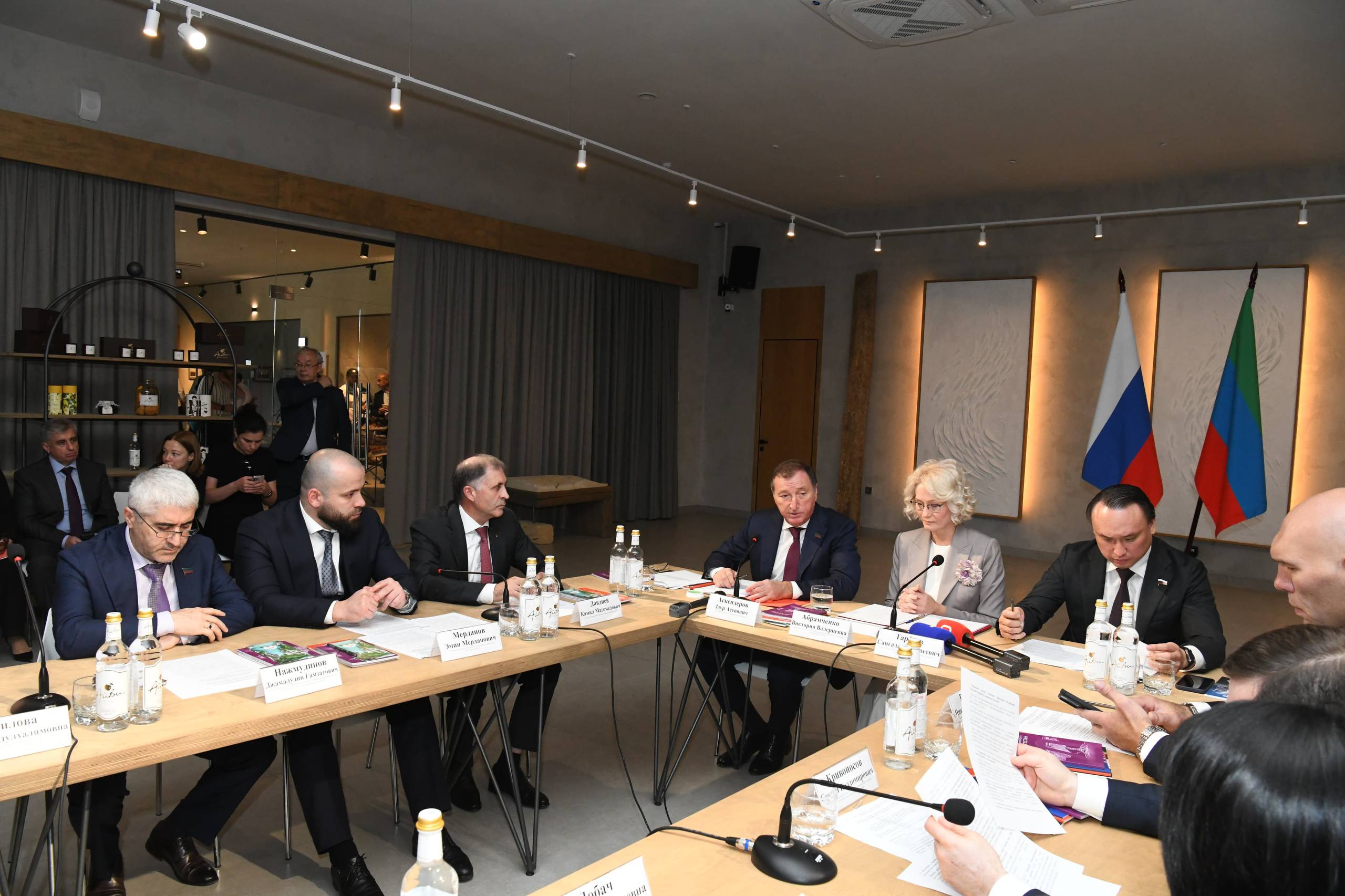 В Дагестане  состоялся круглый стол по совершенствованию правового регулирования деятельности гидов и экскурсоводов